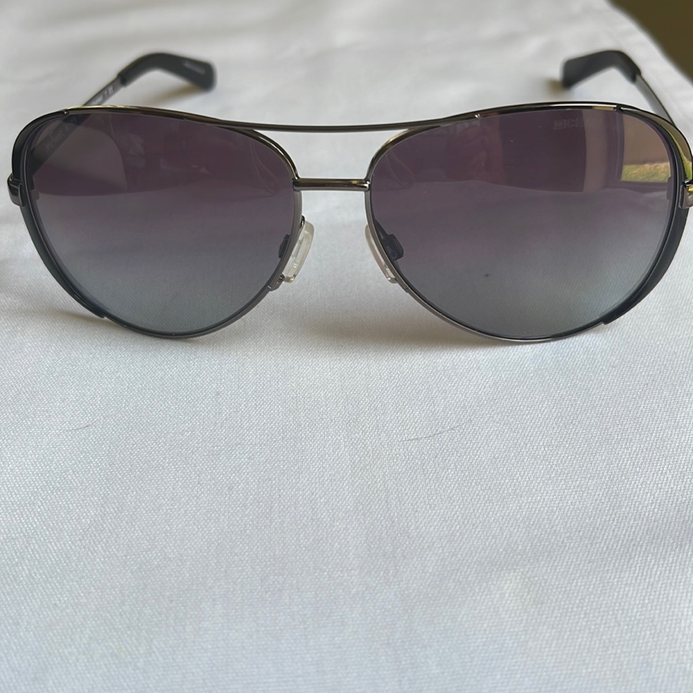 MICHAEL KORS POLARIZED CHELSEA 59 13 135 Black metal frames, black/purple lens